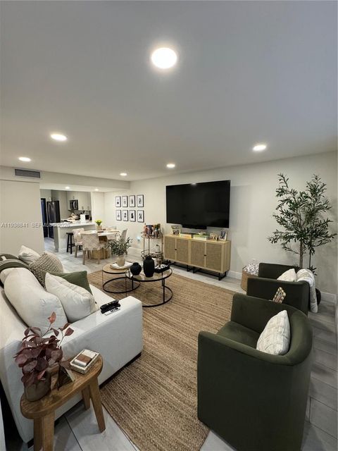 10069 SW 77th Ct Miami FL 33156