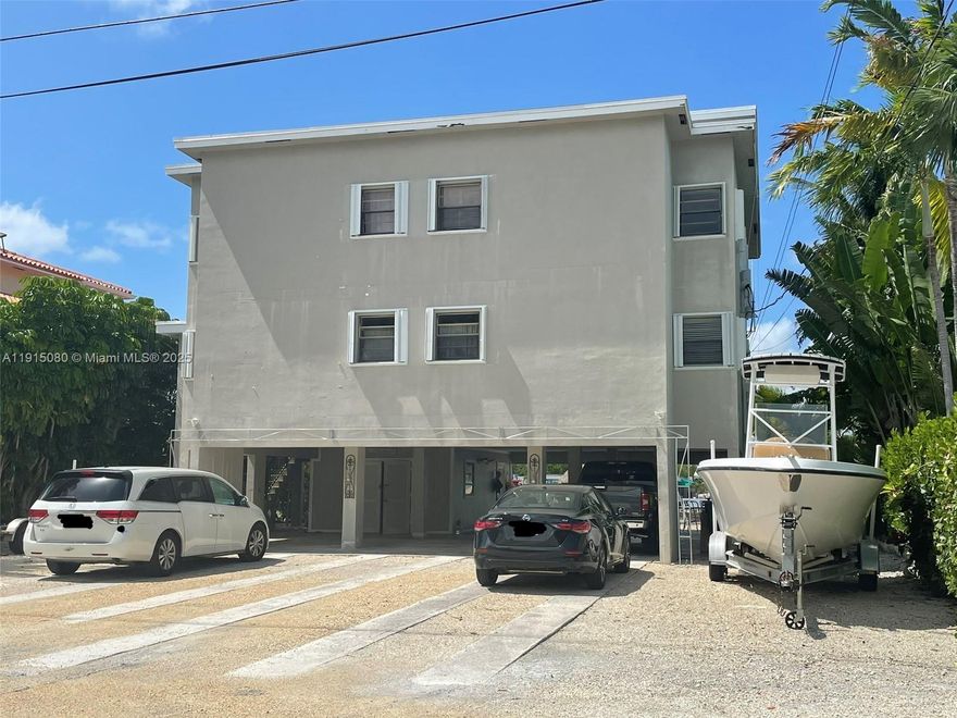 ***Key Largo***Gorgeous and conveniently located, 2 BD/2BA with a private home feel. Unit located on 3rd floor.  Only two apartments.  Enjoy your morning coffee in the screened in balcony. Then head out on your boat with easy ocean access.  30' dock space.  No cats allowed. More pictures to come.