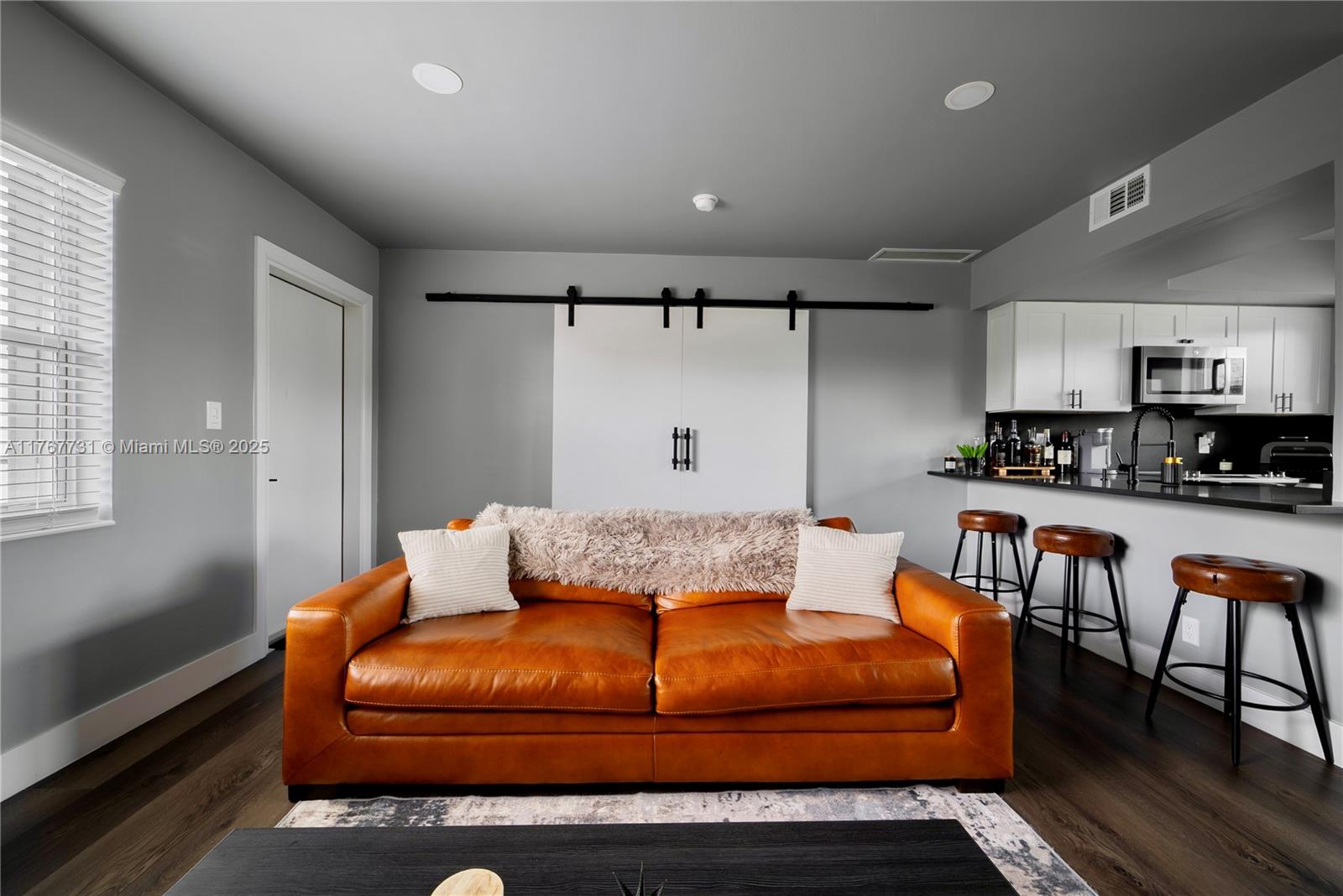 609 NE 13th Ave 302