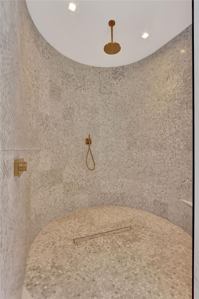 EASTERN SHORES - Residential