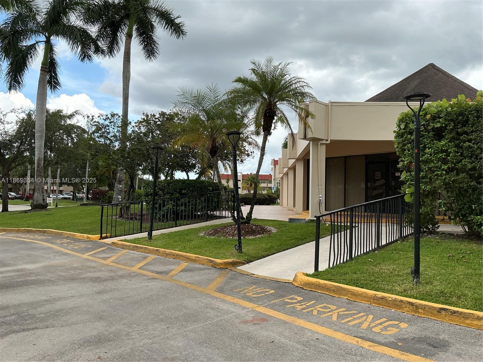 SUNRISE LAKES 8 CONDO - Residential