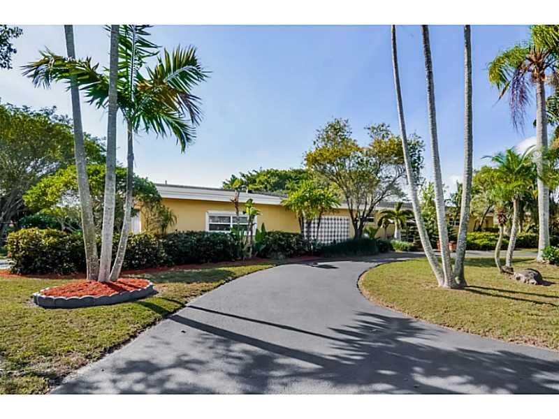 Ideal Pinecrest rental home in excellent condition. Flexible, open floor plan w/4 bedrooms + office/den, 3 new baths, updated wood/granite/stainless kitchen, inviting pool/patio, basketball ct. & storage shed on fenced corner lot with circular & side dri veways and garage. Plantation shutters throughout, alarm system, hurricane shutters and child fence for pool. Split floor plan, wood & Cuban tile floors. Multiple years lease & pets ok w/deposit. EWM Credit/background check required. Easy to show.
