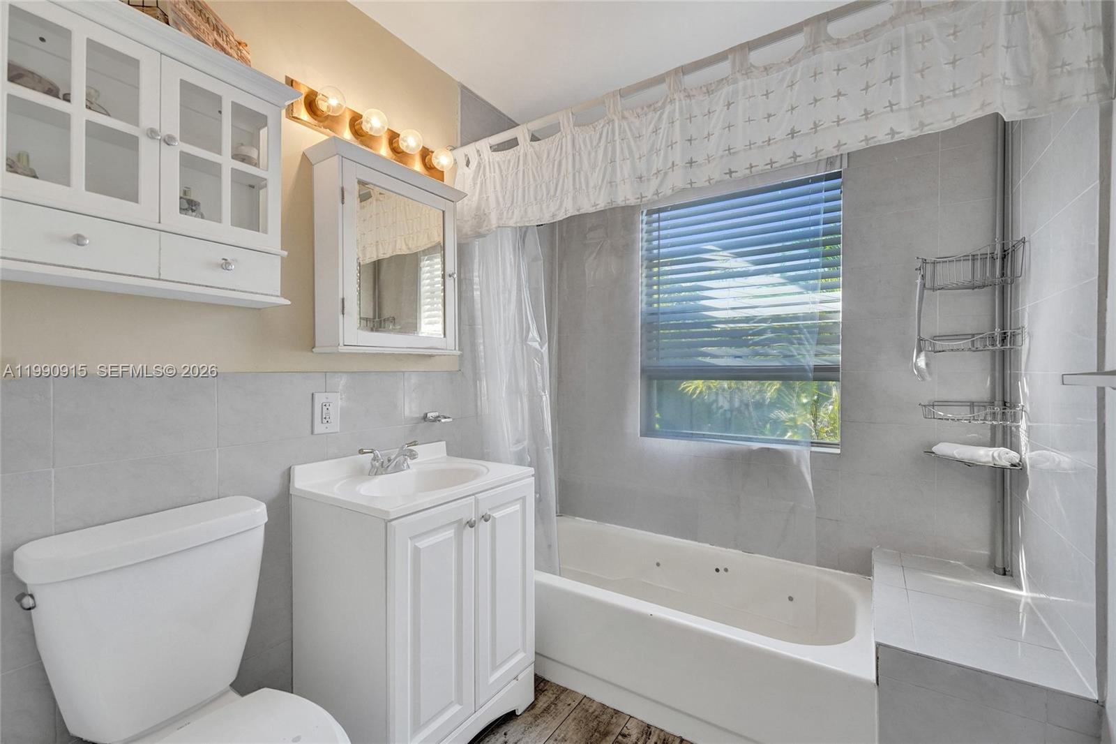 HOLLYWOOD PARK - Residential