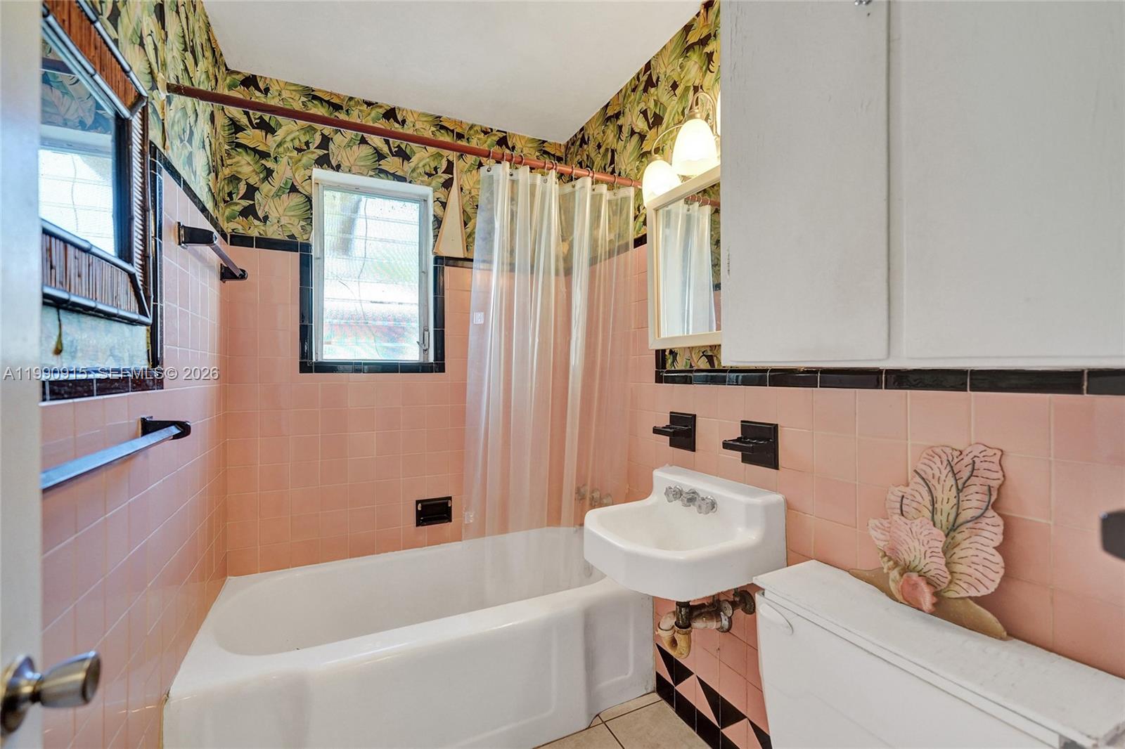 HOLLYWOOD PARK - Residential