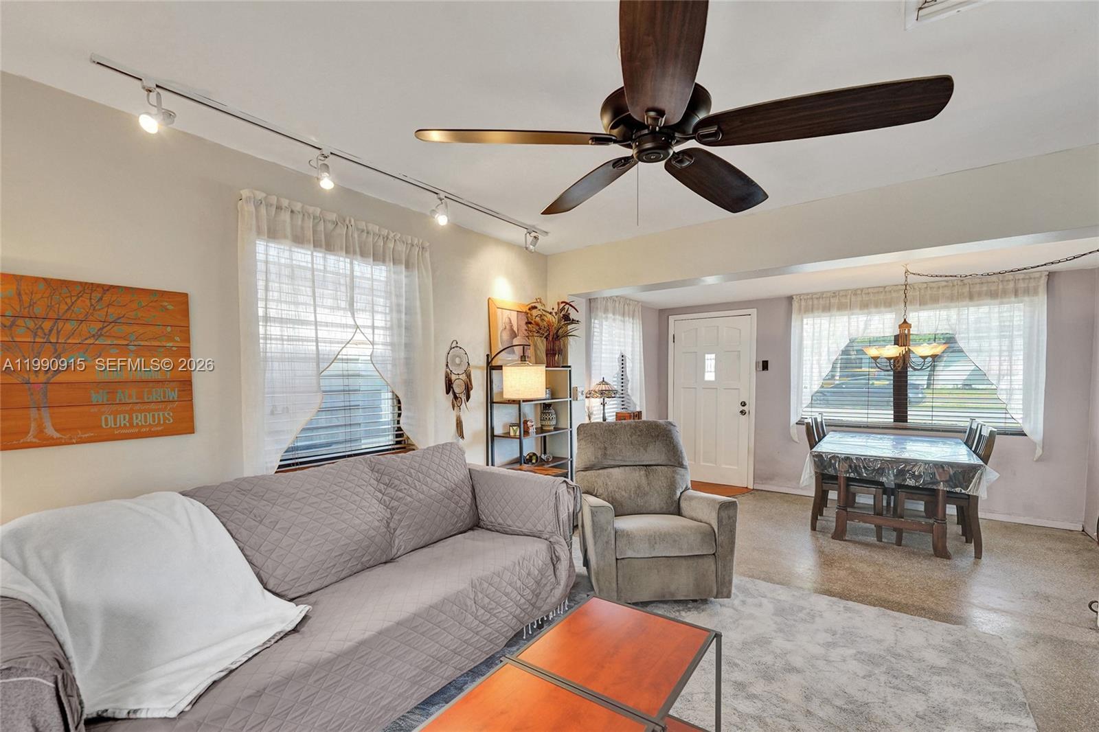 HOLLYWOOD PARK - Residential