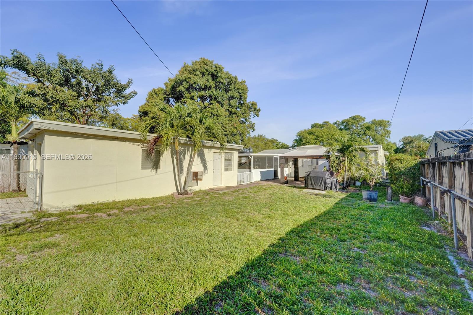 HOLLYWOOD PARK - Residential