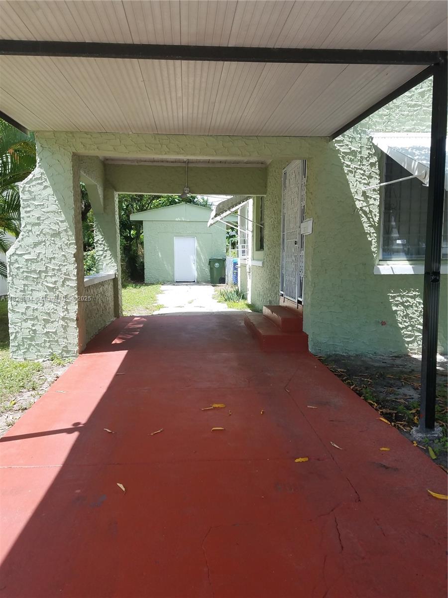 559 NW 44th St
