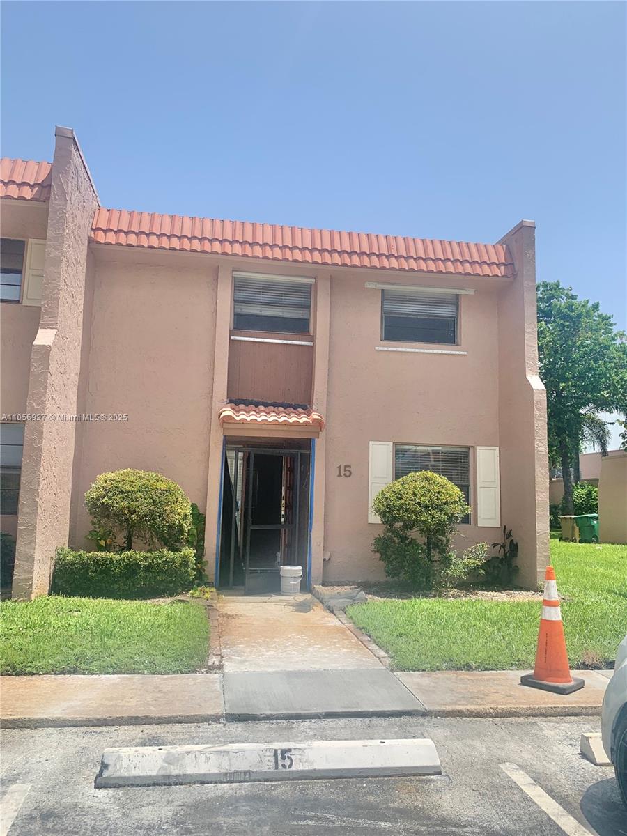 Spacious townhome located near shopping, restaurants, Ft,.Lauderdale airport. Great schools in the area !! Large Master bedroom and second room. Remodeled kitchen, open format. Has small den, previously used as office area. Paved back patio where you can place your barbeque, plants, etc....