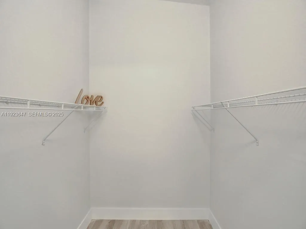 Miami, Florida 33183, United States, 2 Bedrooms Bedrooms, ,2 BathroomsBathrooms,Residential,Pending,250340