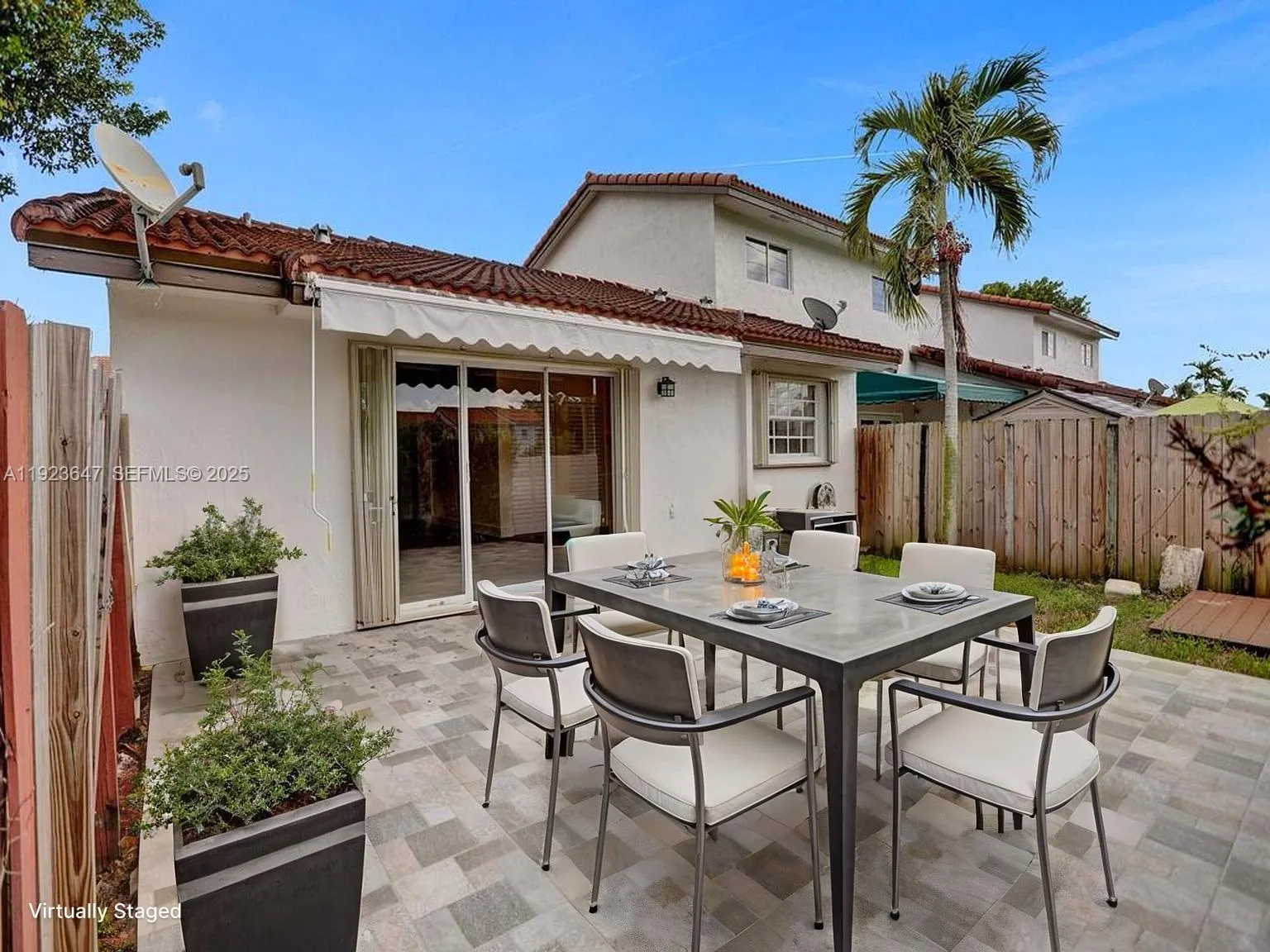 Miami, Florida 33183, United States, 2 Bedrooms Bedrooms, ,2 BathroomsBathrooms,Residential,Pending,250340