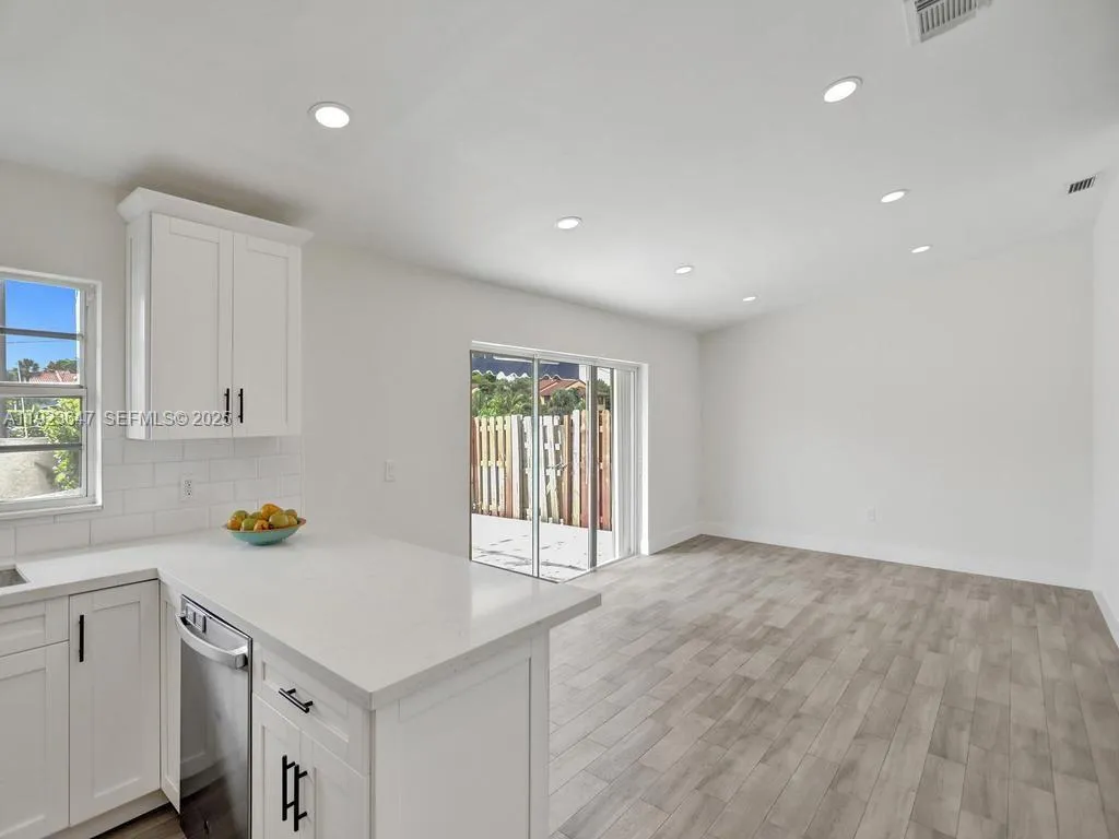 Miami, Florida 33183, United States, 2 Bedrooms Bedrooms, ,2 BathroomsBathrooms,Residential,Pending,250340