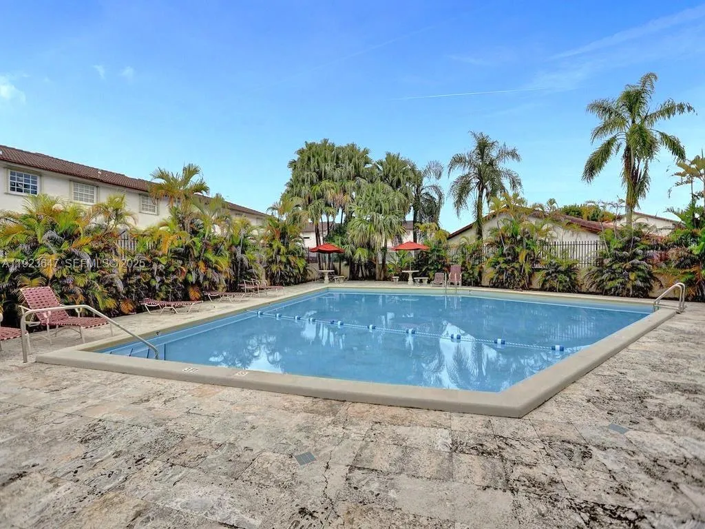 Miami, Florida 33183, United States, 2 Bedrooms Bedrooms, ,2 BathroomsBathrooms,Residential,Pending,250340