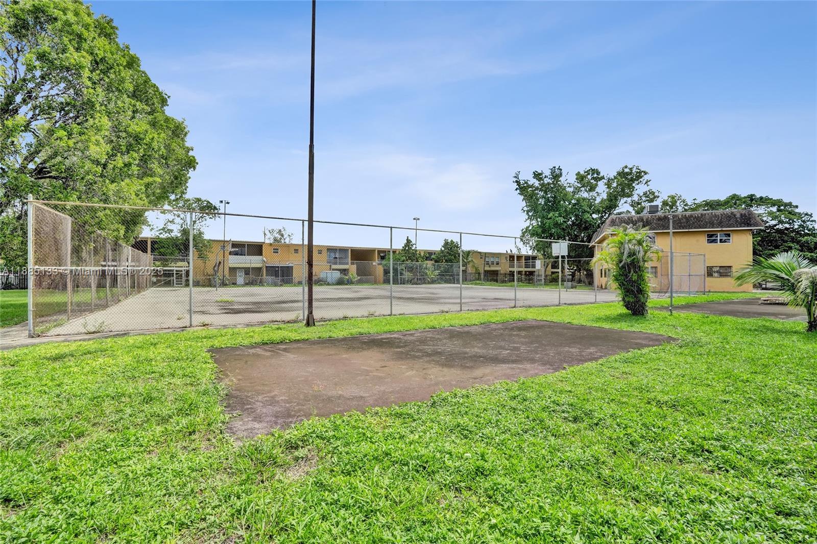 SUNRISE TOWNE 1 - Land