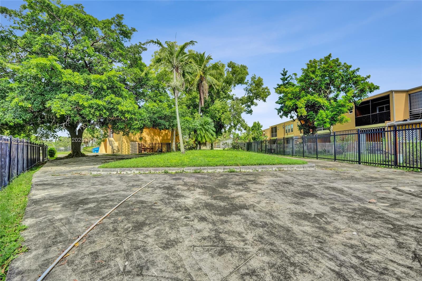 SUNRISE TOWNE 1 - Land