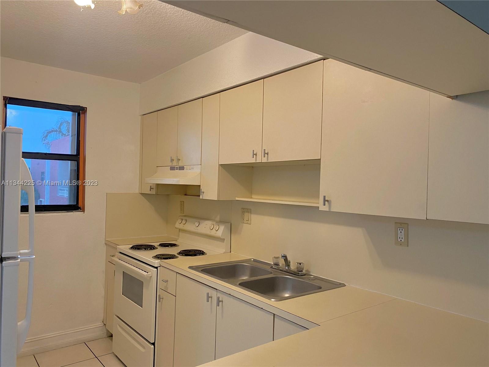 VISIONS AT FOUNTAINBLEAU - Residential Lease