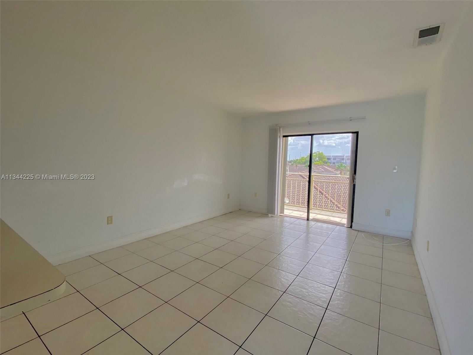 VISIONS AT FOUNTAINBLEAU - Residential Lease