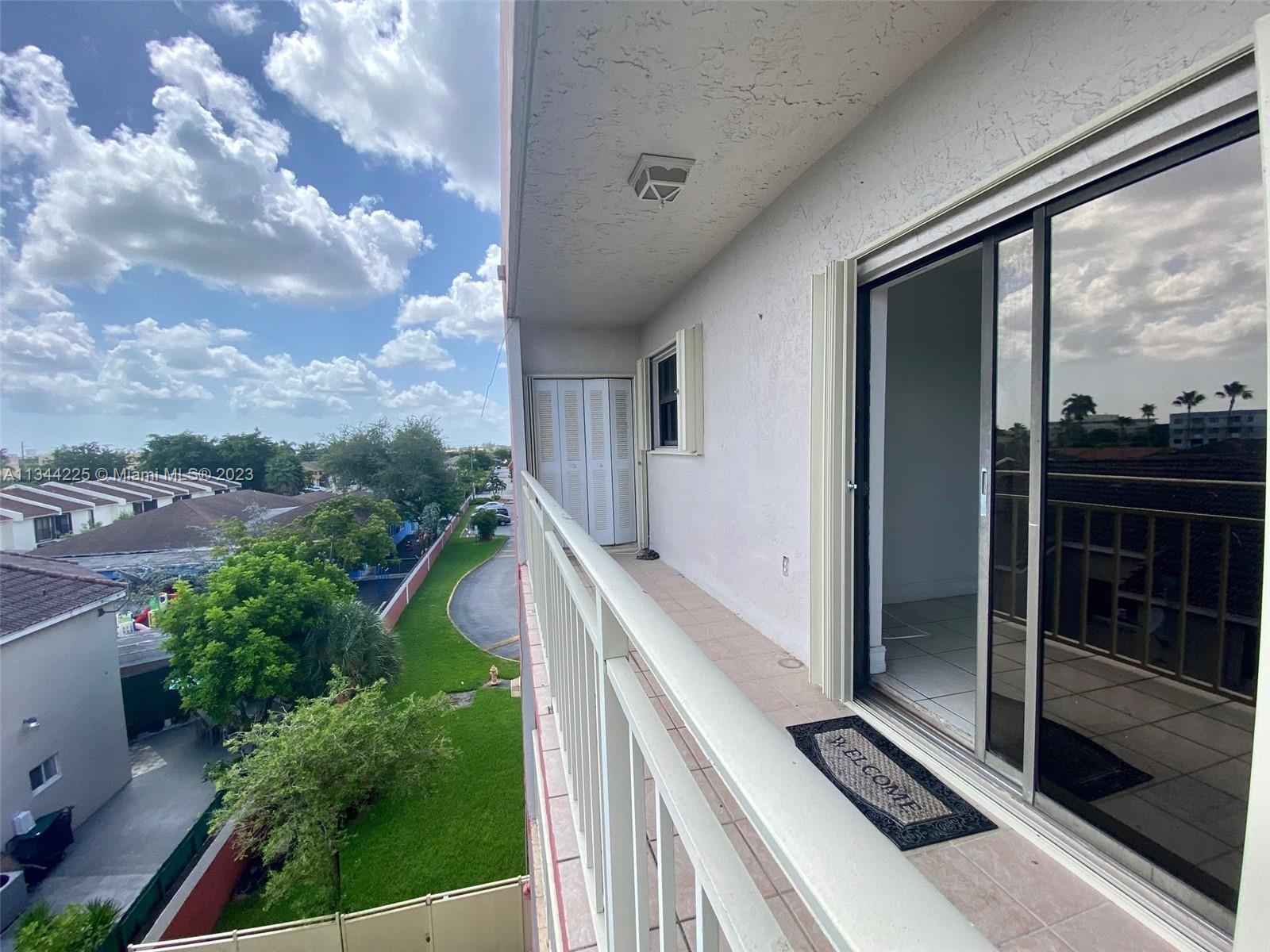 VISIONS AT FOUNTAINBLEAU - Residential Lease