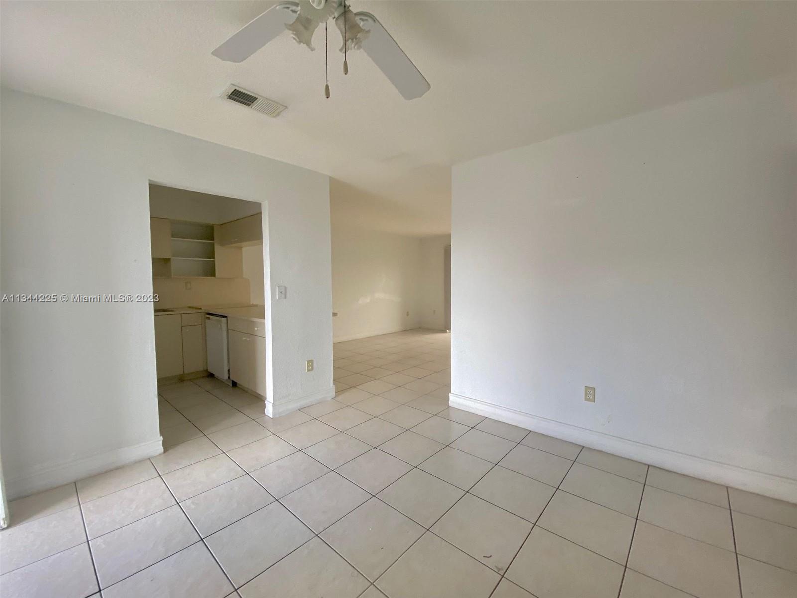 VISIONS AT FOUNTAINBLEAU - Residential Lease