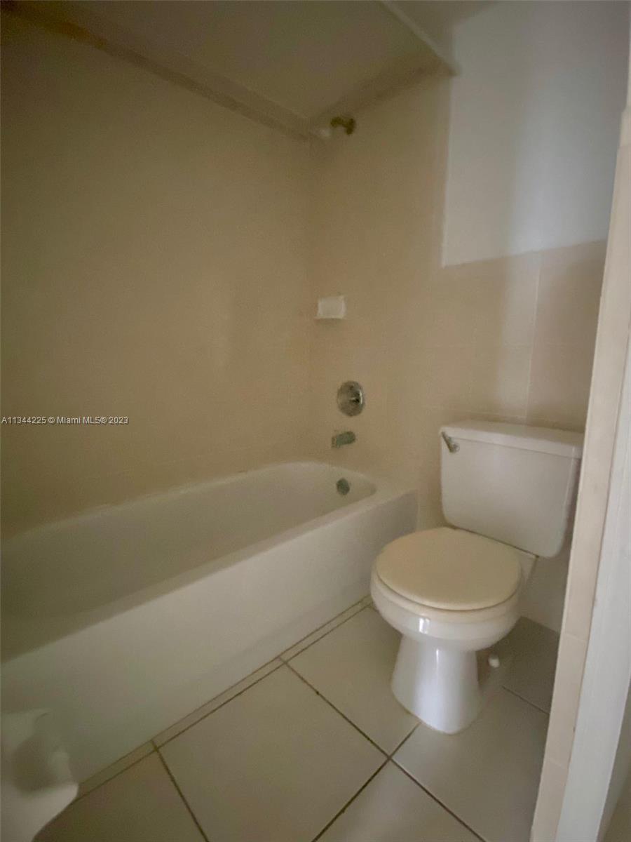 VISIONS AT FOUNTAINBLEAU - Residential Lease