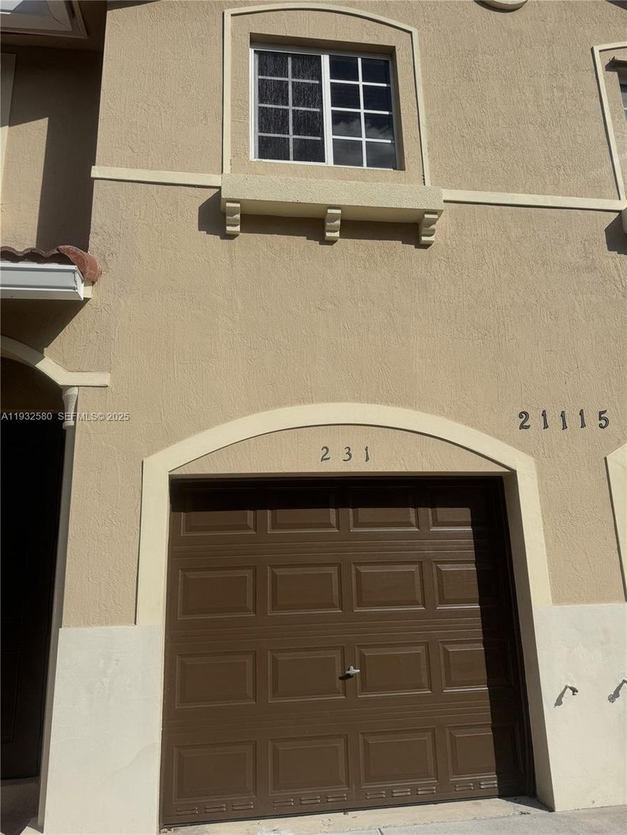 COME AND FIND YOUR DREAM HOME INSIDE A PIECE OF PARADISE, A HIDDEN GEMS RIGHT UNDER YOUR NOSE. EXTREMELY CLEAN,  SPACIOUS, BEAUTIFUL 3 BEDROOMS 2.1/2 BATHROOMS, 1 CAR GARAGE, ALMOST 2,000 SQUARE FOOT TOTAL SPACE.