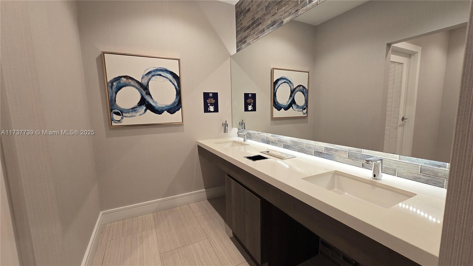 100 LAS OLAS CONDO - Residential