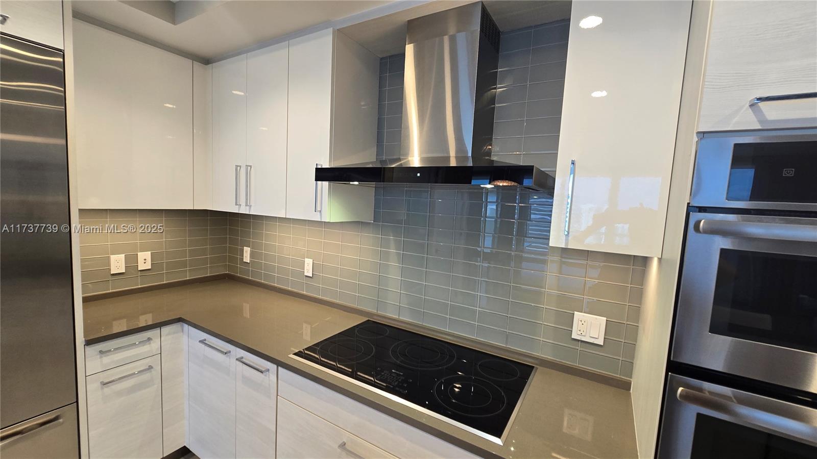 100 LAS OLAS CONDO - Residential