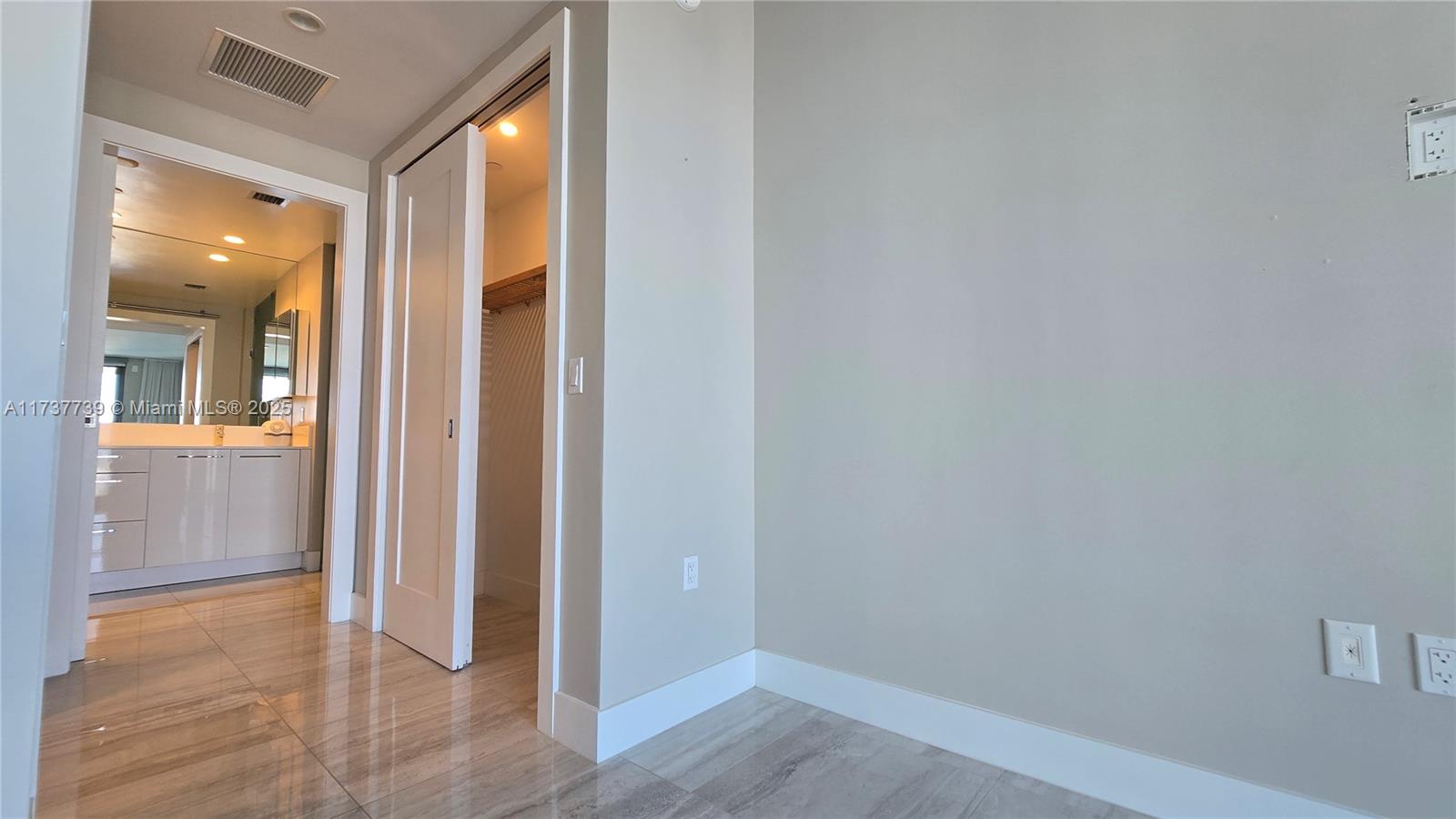 100 LAS OLAS CONDO - Residential