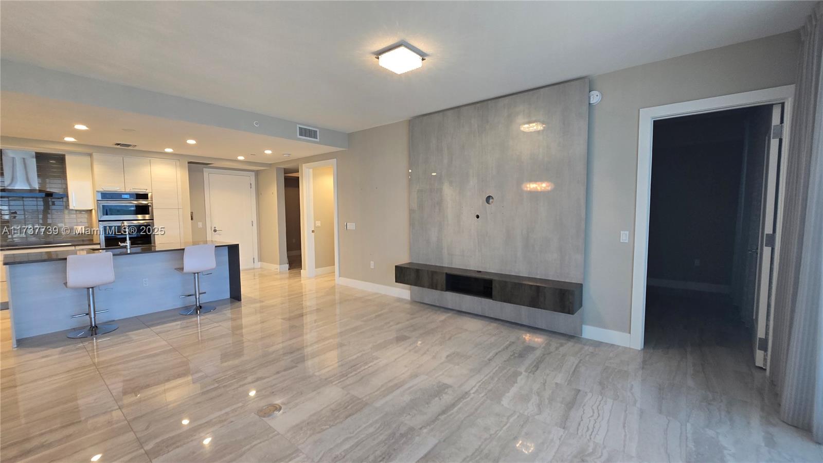 100 LAS OLAS CONDO - Residential