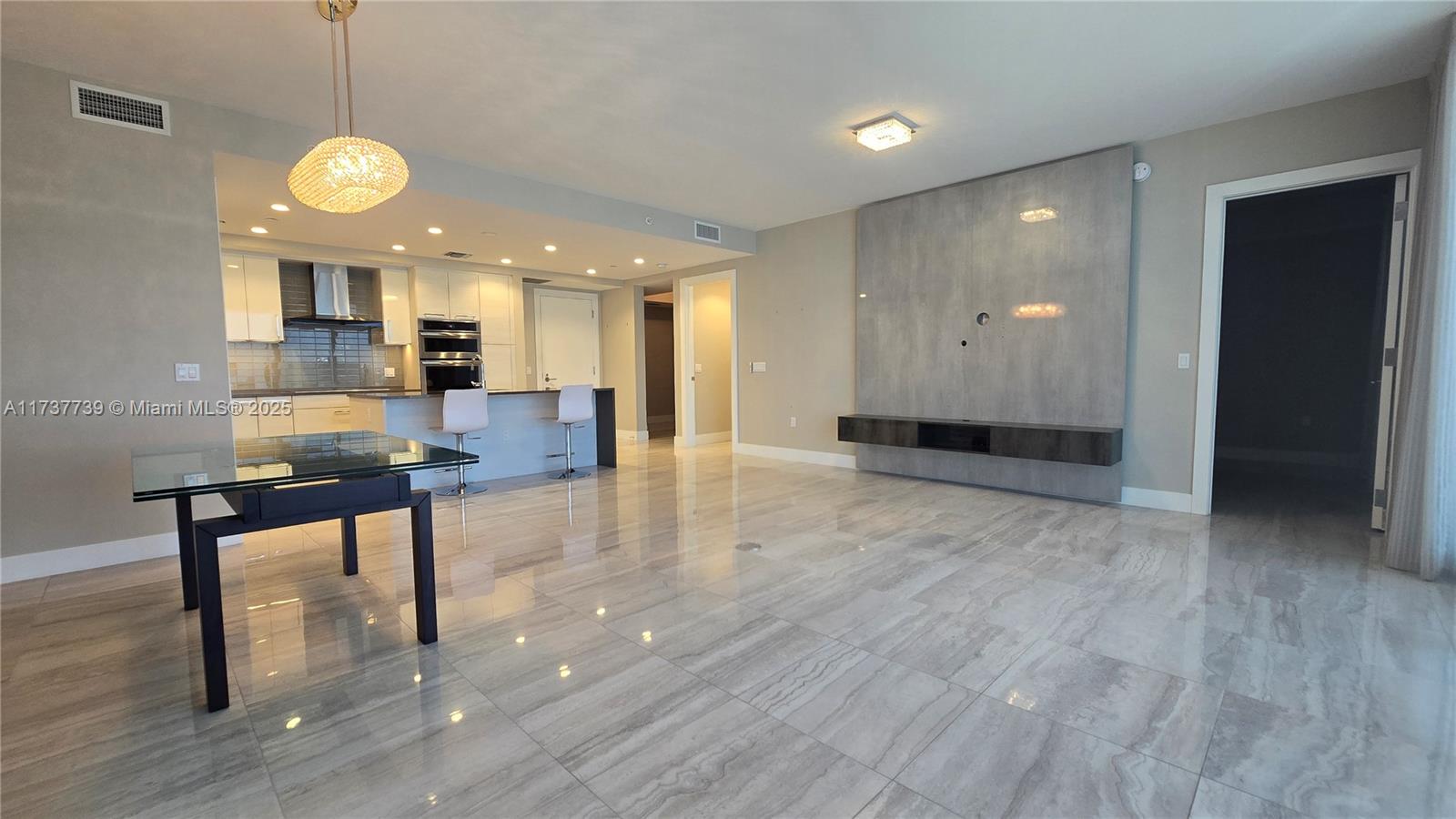 100 LAS OLAS CONDO - Residential