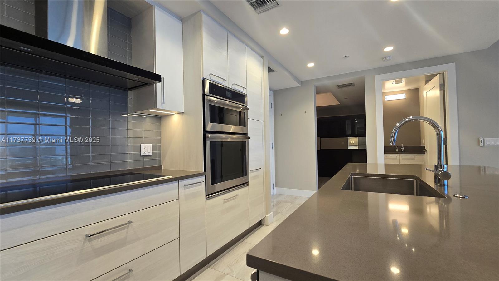100 LAS OLAS CONDO - Residential