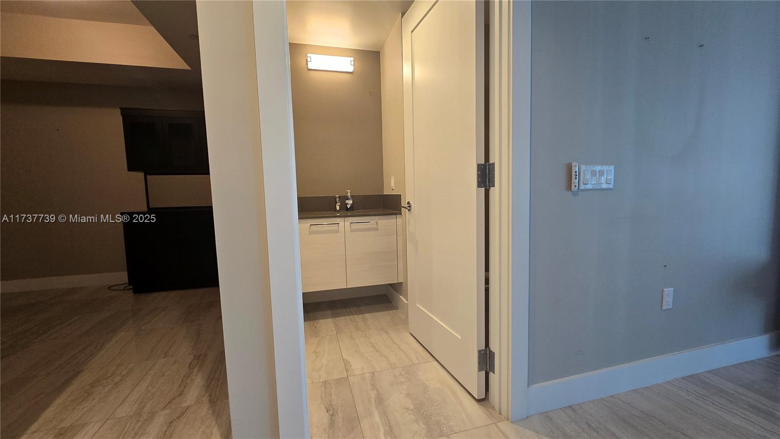 100 LAS OLAS CONDO - Residential