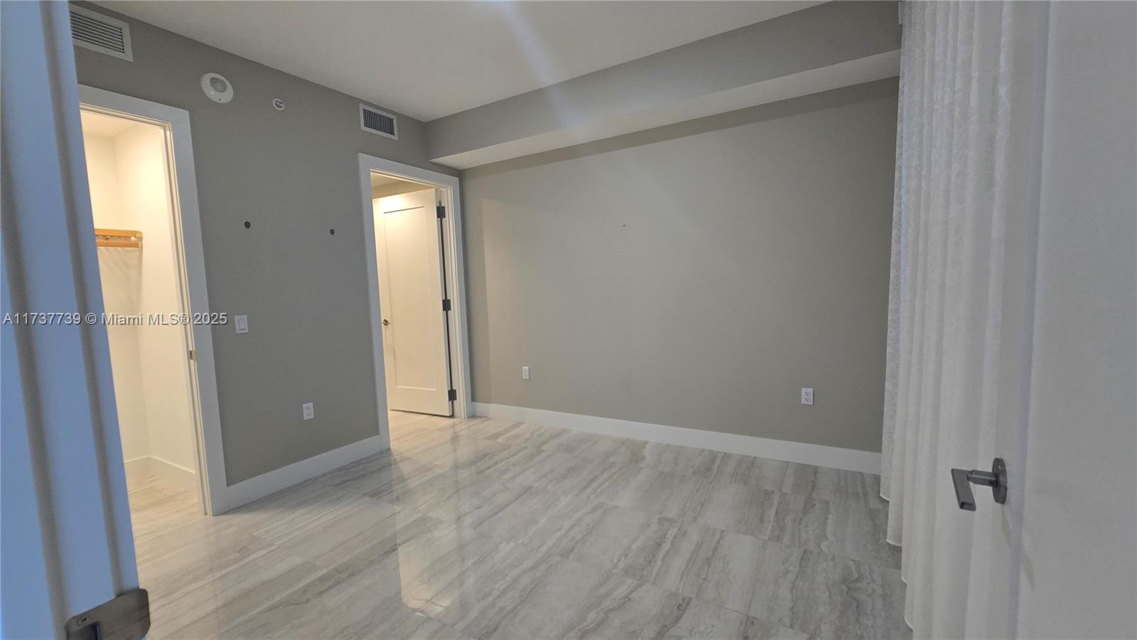 100 LAS OLAS CONDO - Residential
