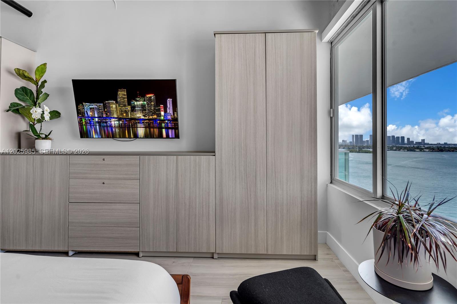 MIRADOR 1000 CONDO - Residential