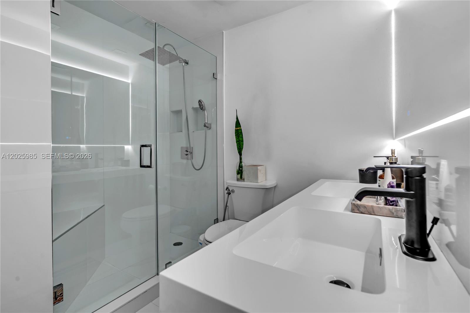 MIRADOR 1000 CONDO - Residential