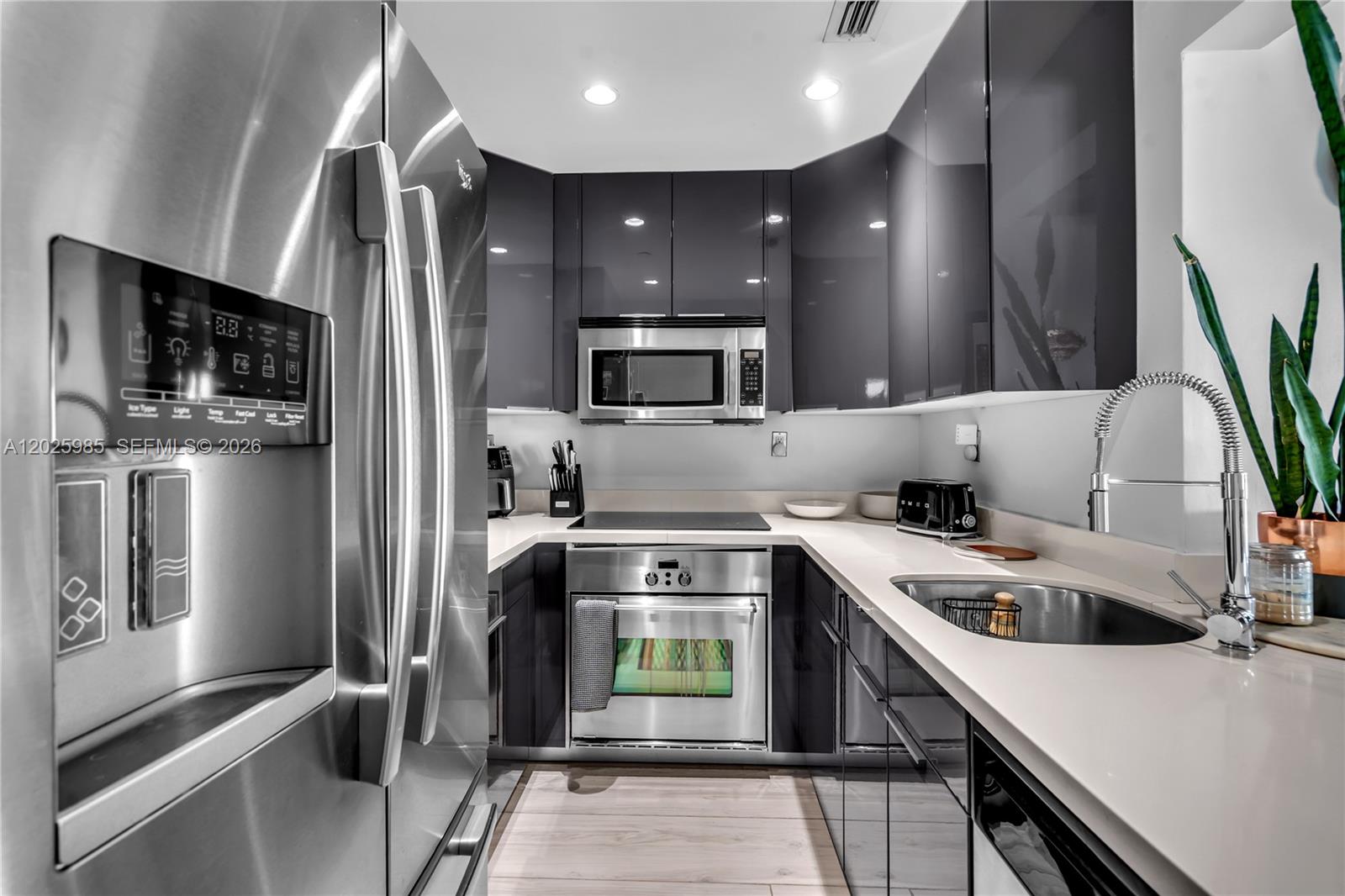 MIRADOR 1000 CONDO - Residential