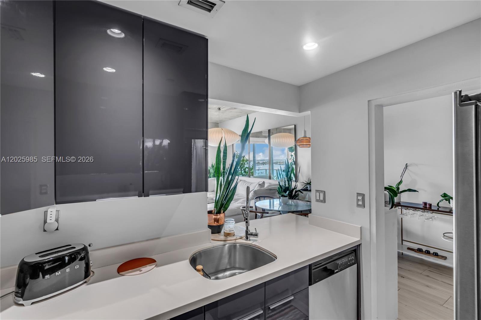 MIRADOR 1000 CONDO - Residential