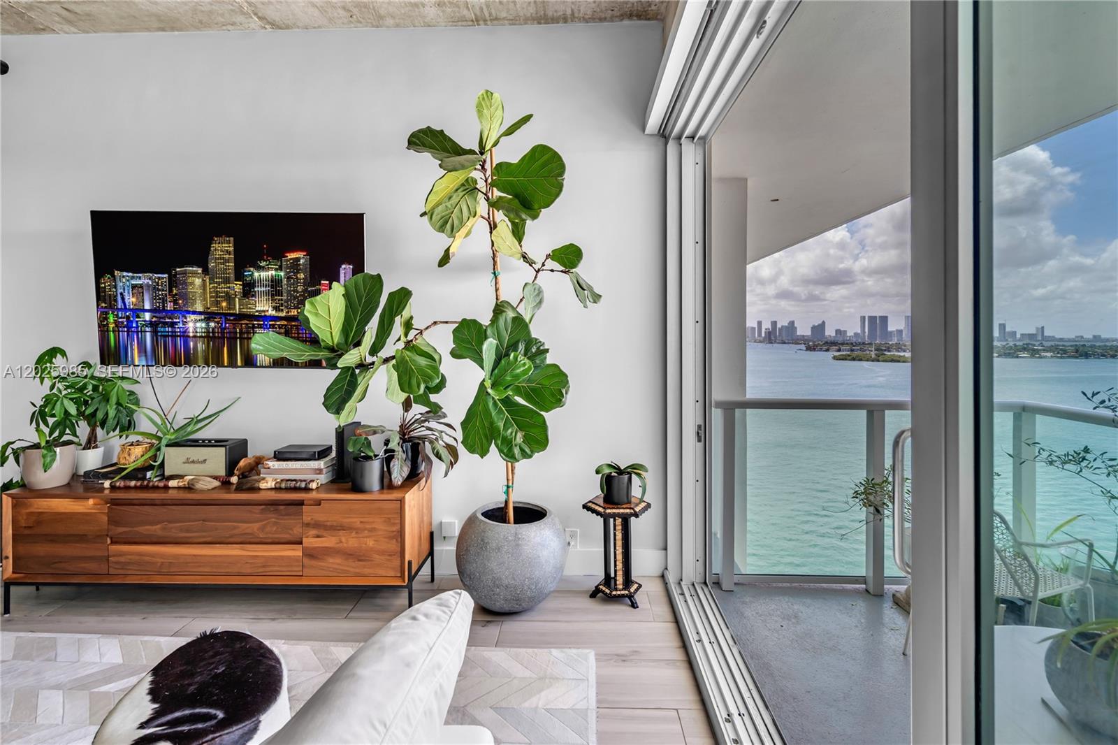 MIRADOR 1000 CONDO - Residential