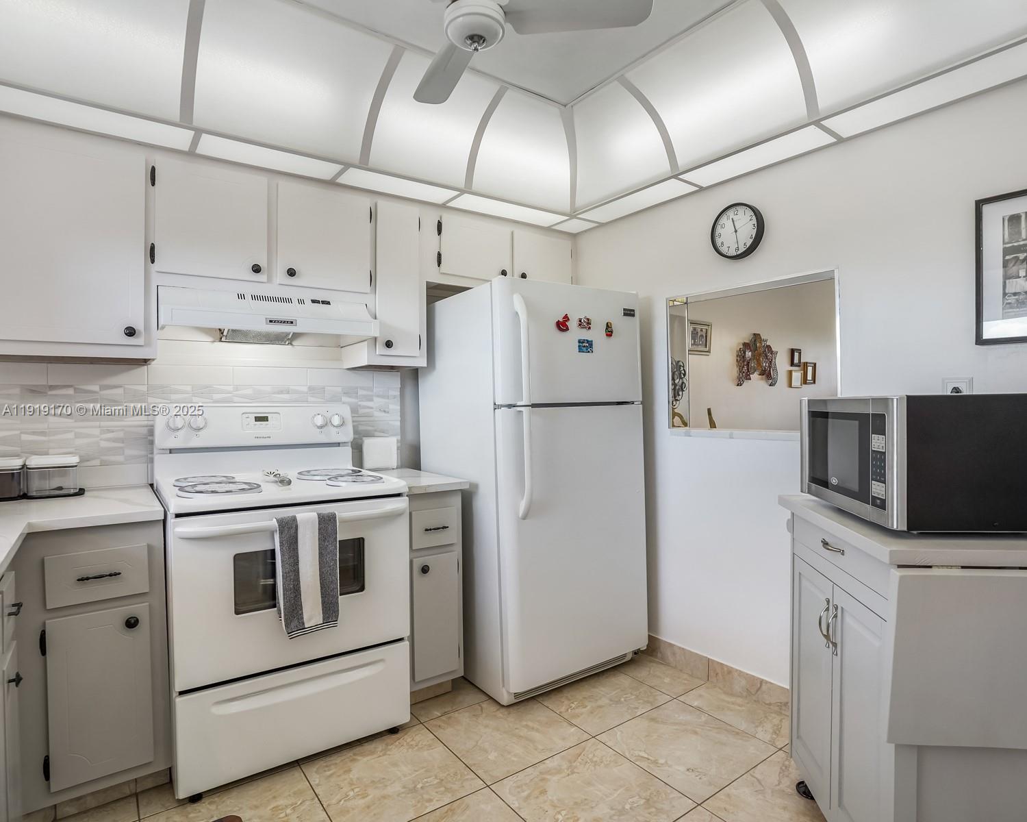 SUNRISE LAKES 118 CONDO - Residential