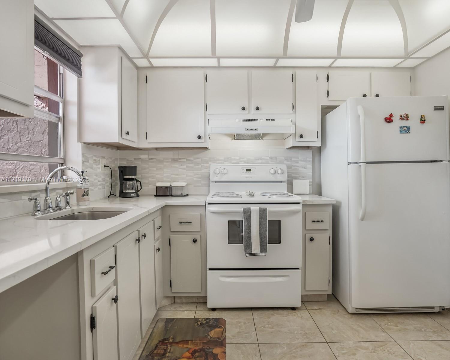 SUNRISE LAKES 118 CONDO - Residential