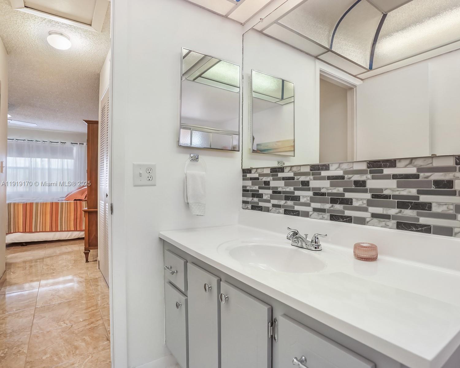 SUNRISE LAKES 118 CONDO - Residential