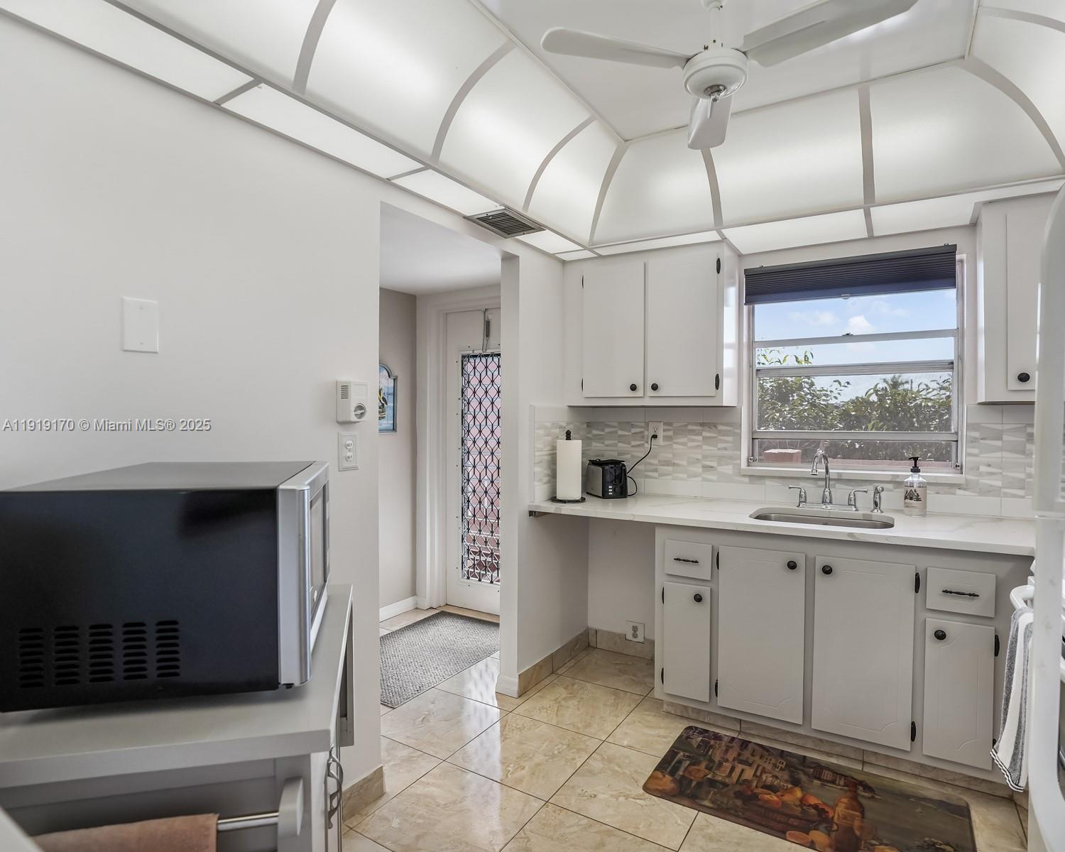 SUNRISE LAKES 118 CONDO - Residential