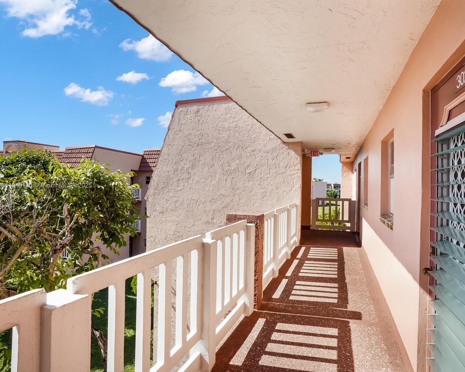 SUNRISE LAKES 118 CONDO - Residential