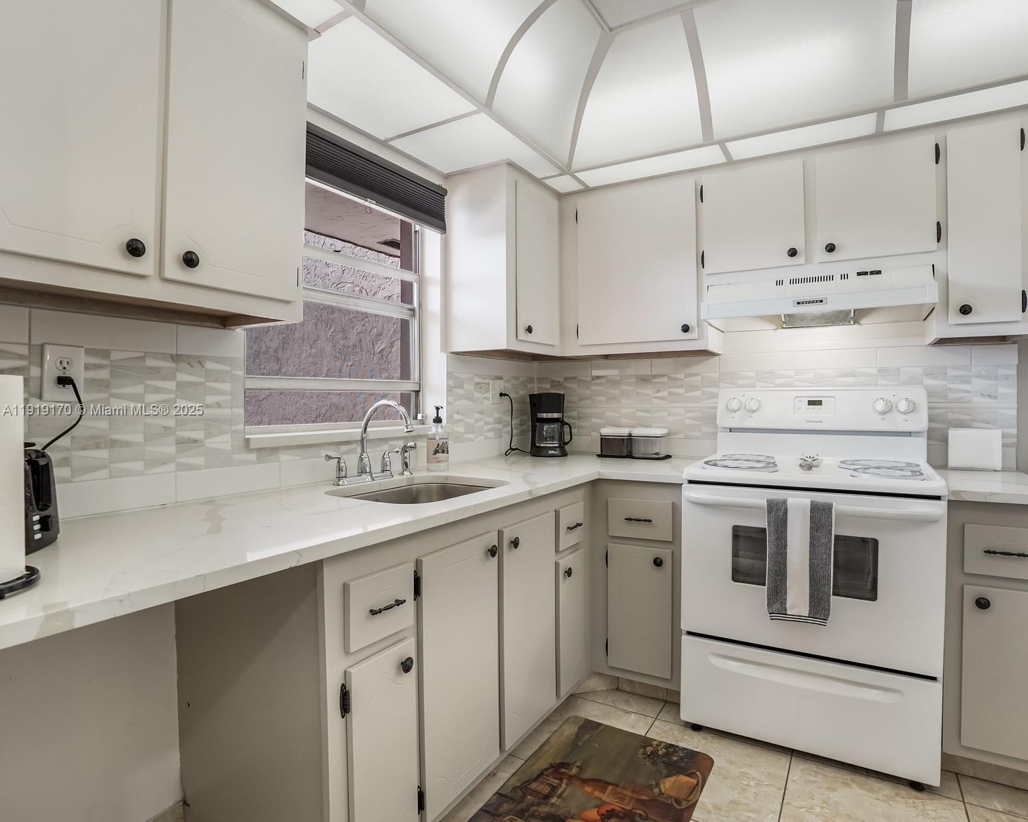 SUNRISE LAKES 118 CONDO - Residential