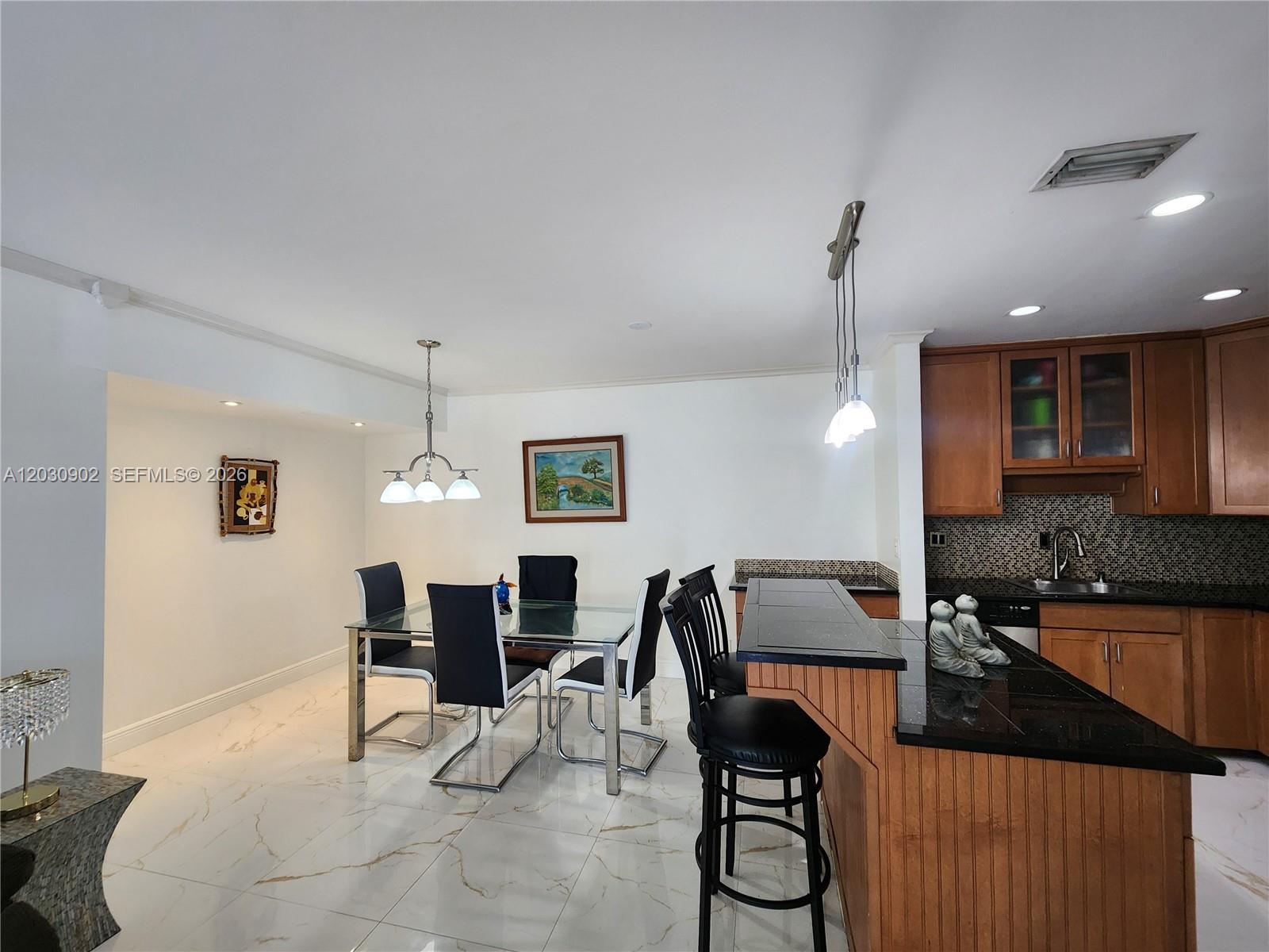 160 Cypress Club Dr 608