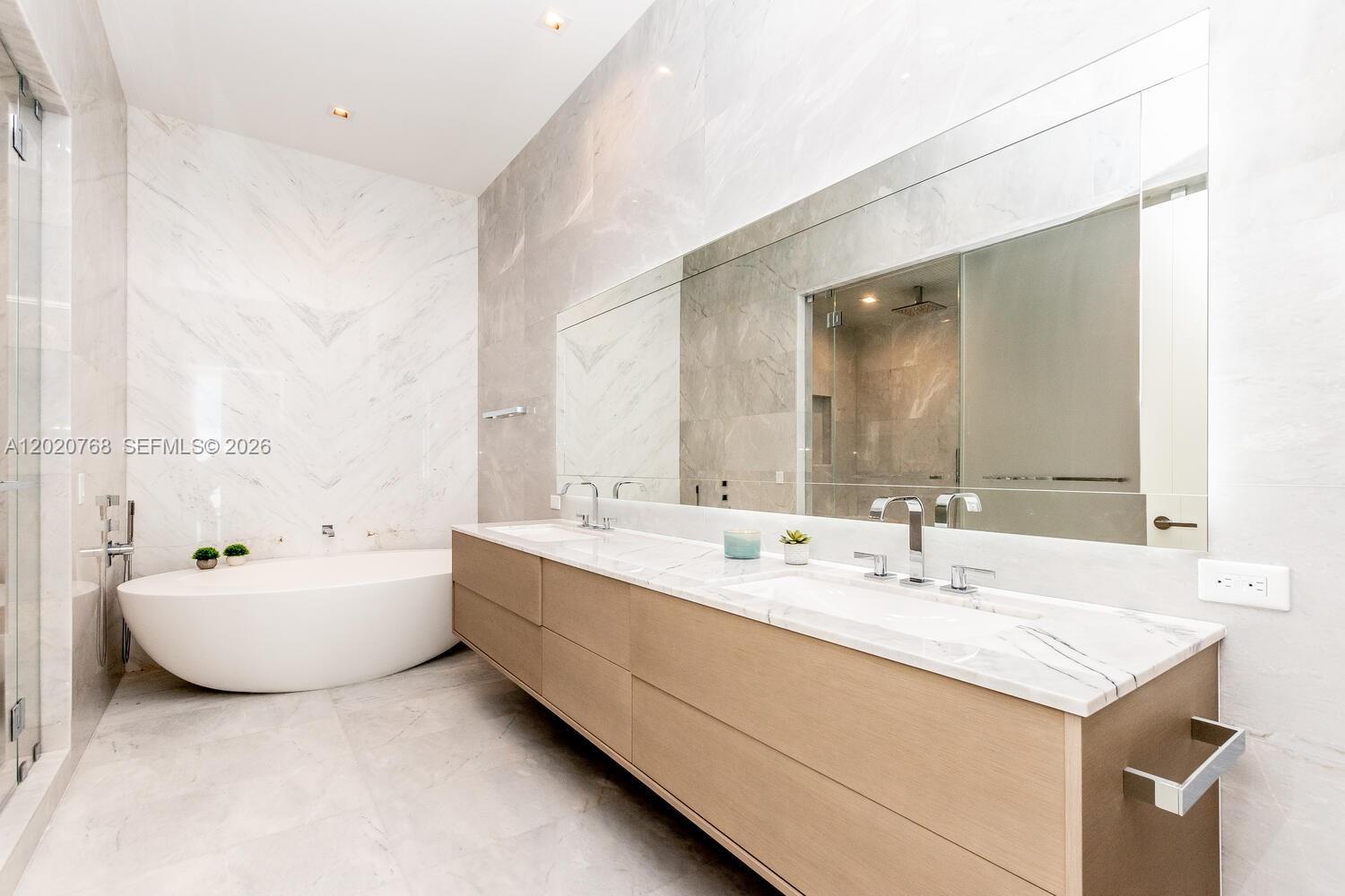 Turnberry Ocean Club - Residential
