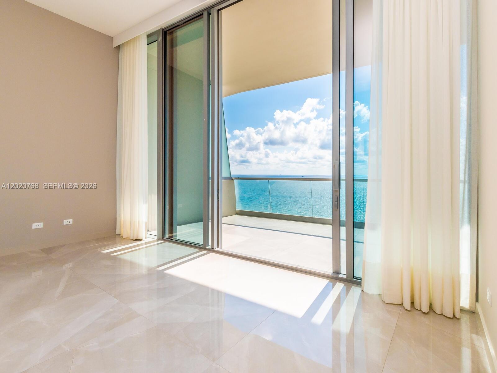 Turnberry Ocean Club - Residential