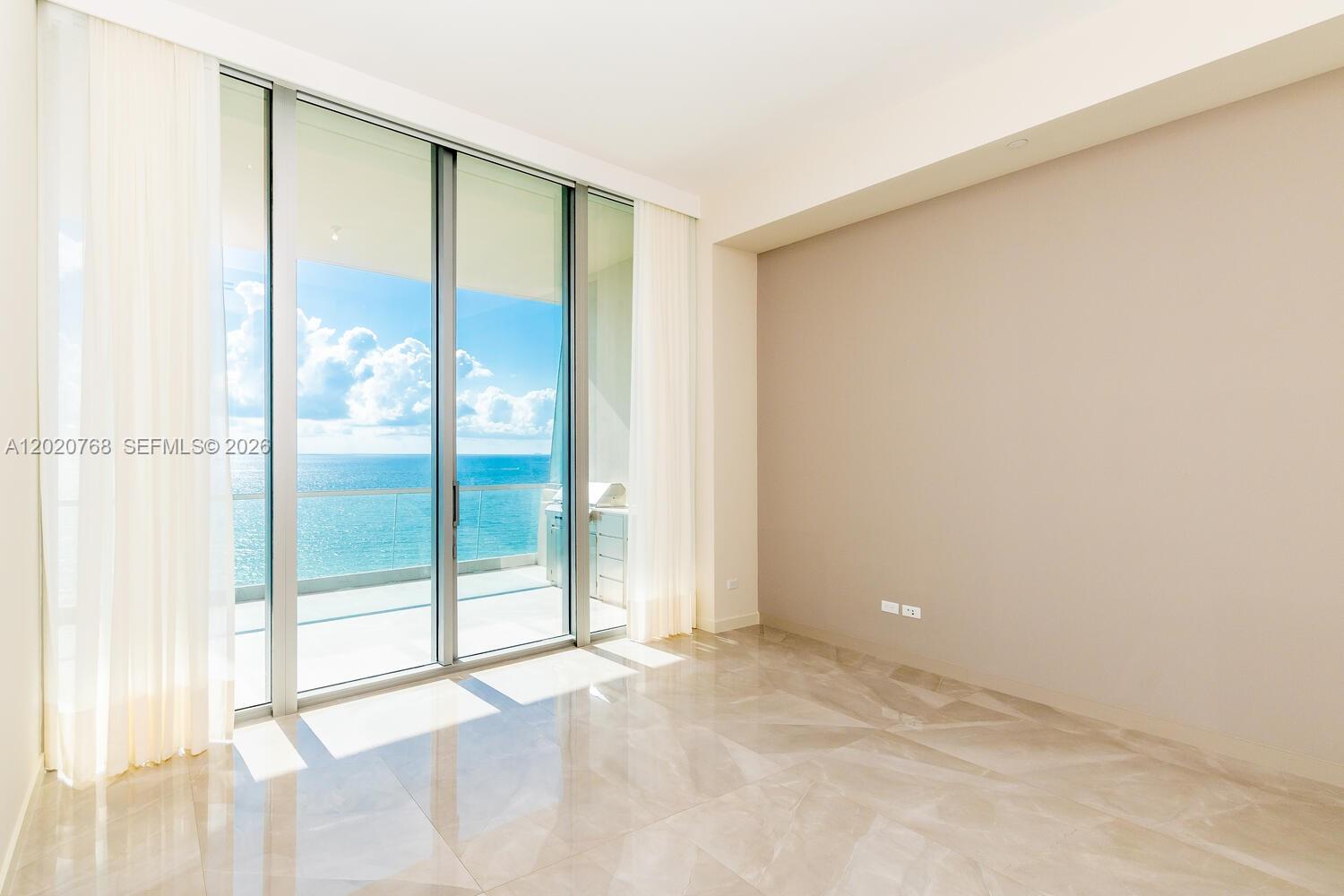 Turnberry Ocean Club - Residential
