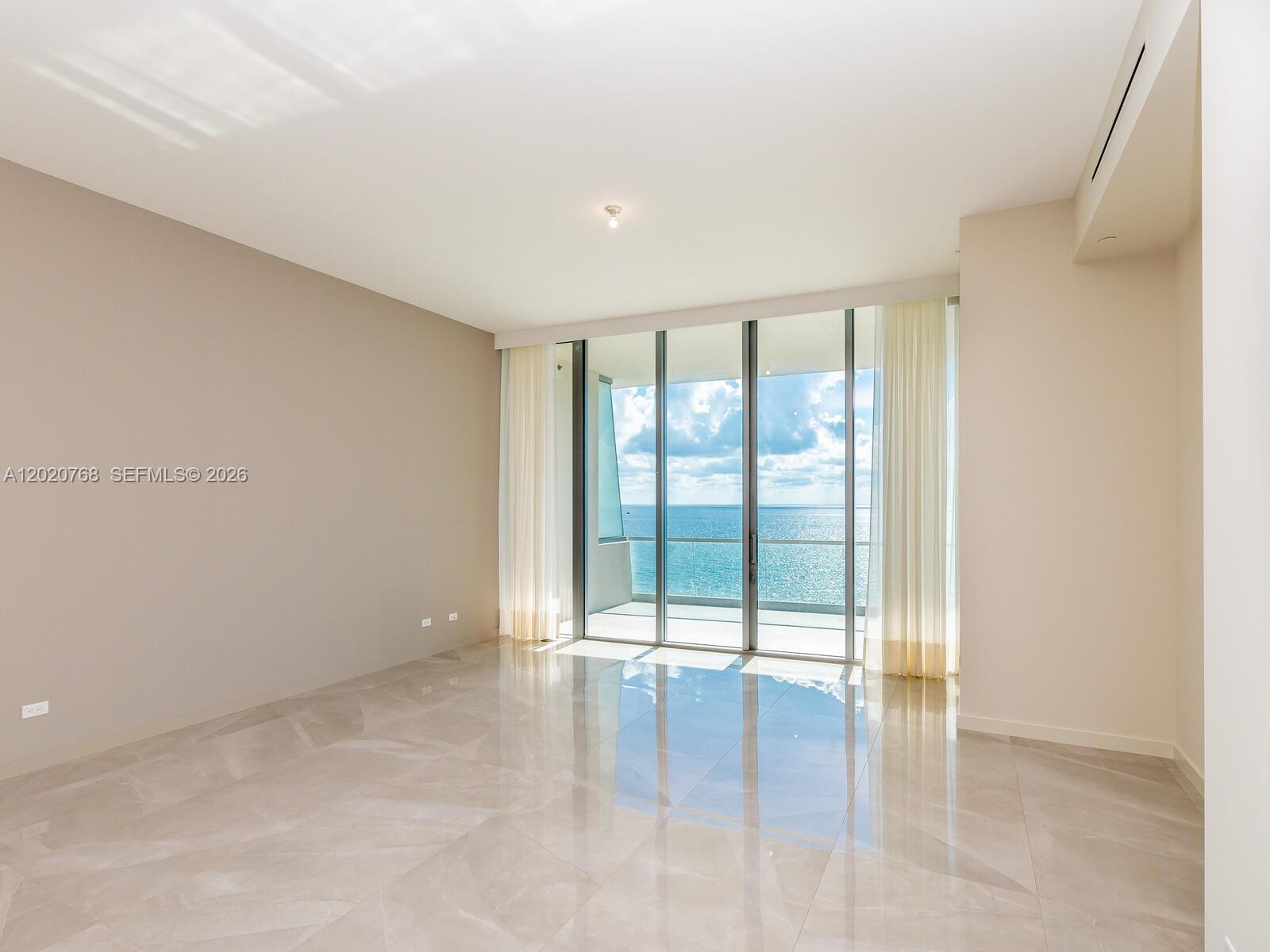 Turnberry Ocean Club - Residential