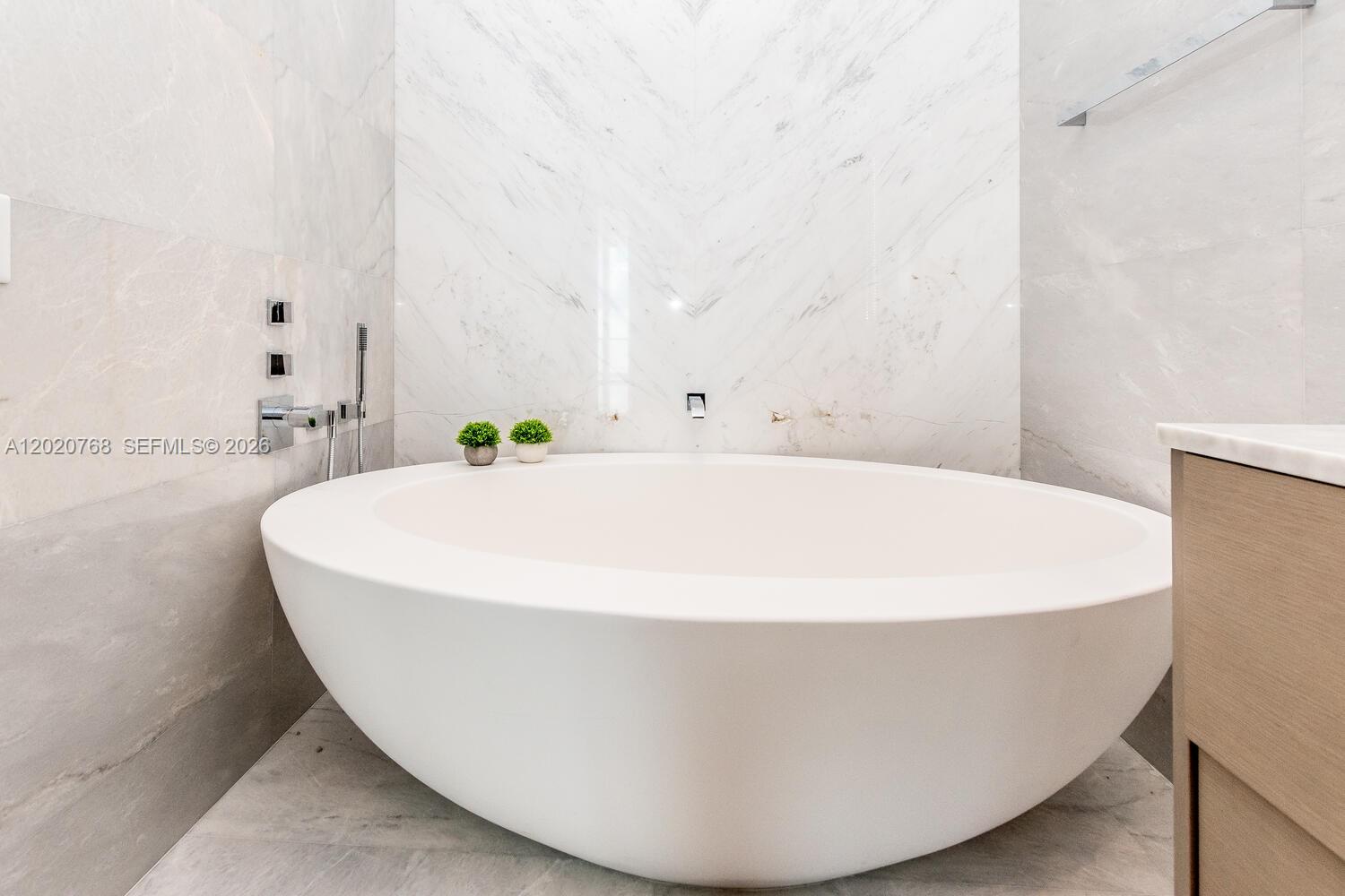 Turnberry Ocean Club - Residential