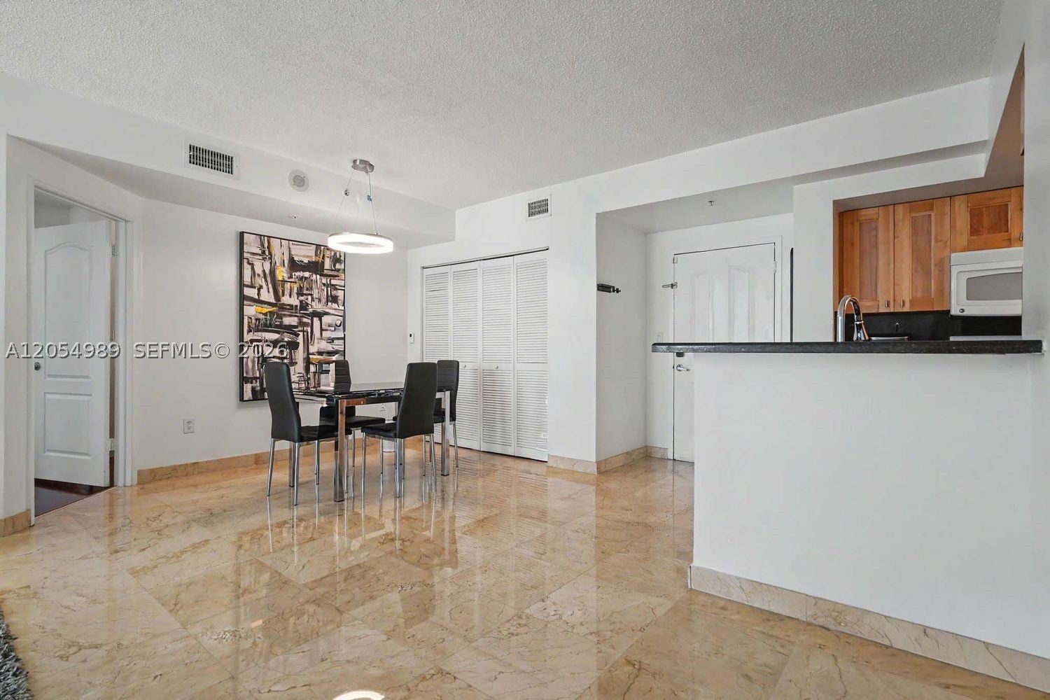5085 NW 7th St 906